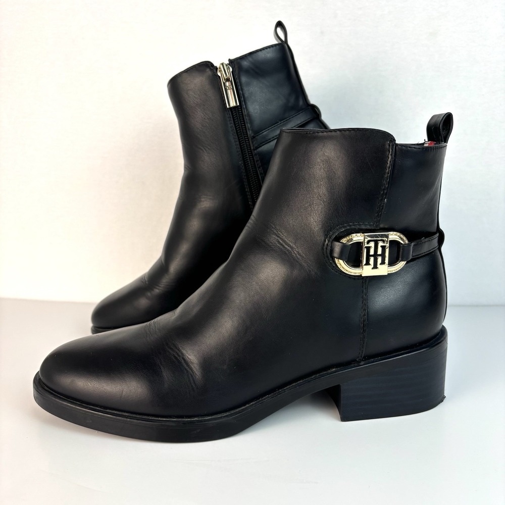 Tommy Hilfiger Imiera Black 8.5 Ankle Boots Booties Vegan Faux Leather Gold Logo - Picture 5 of 16